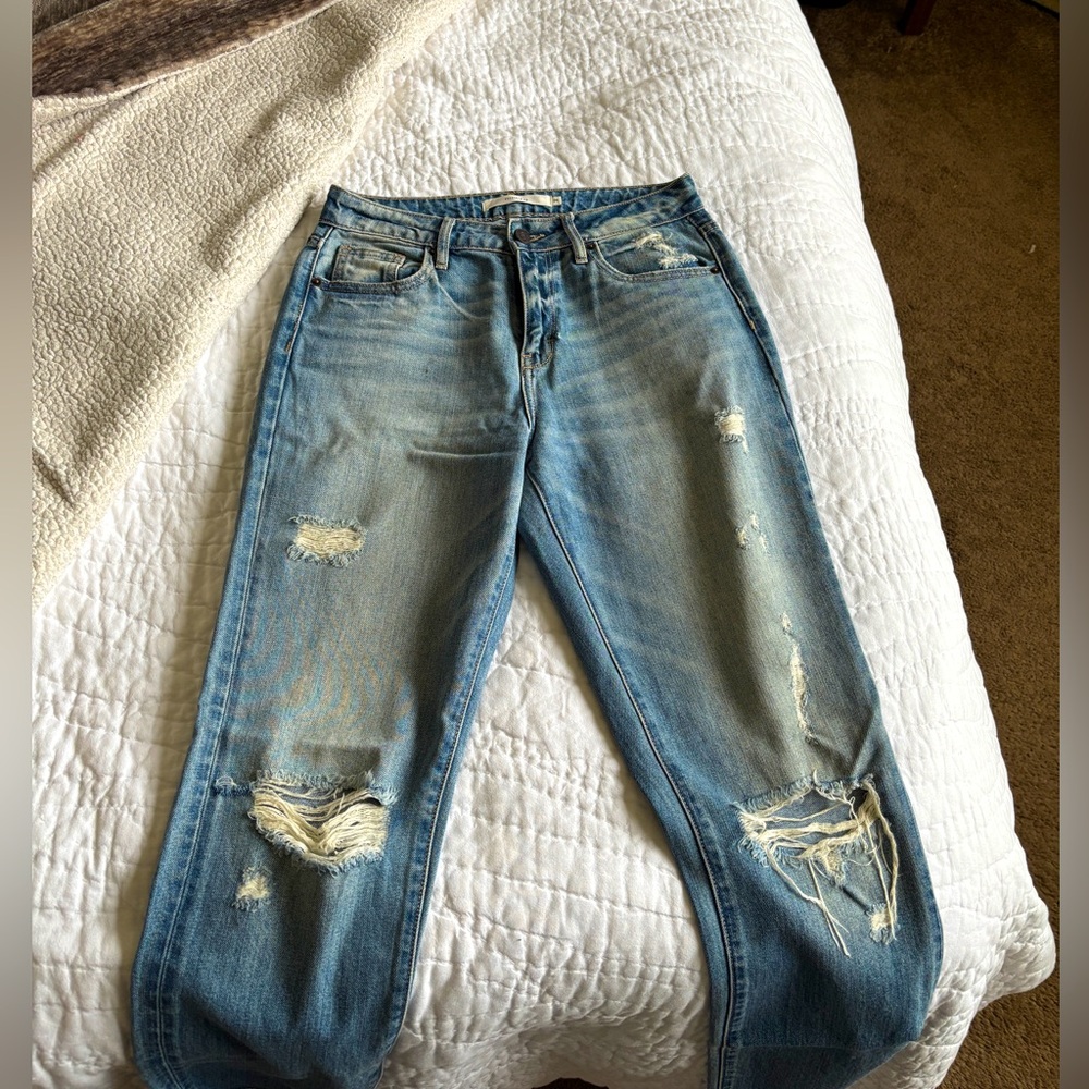 Straight leg distressed Hidden brand jeans